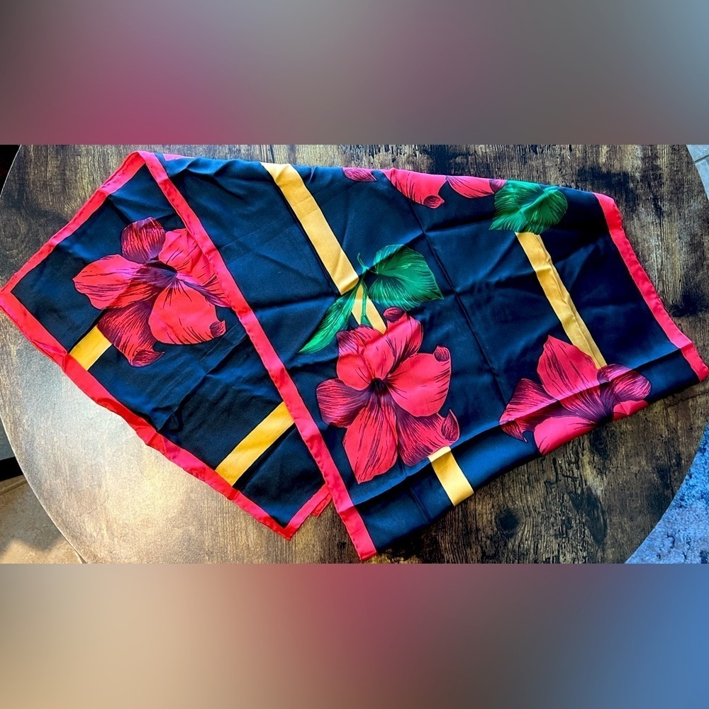 Vintage  Ladies 100 Silk Scarf